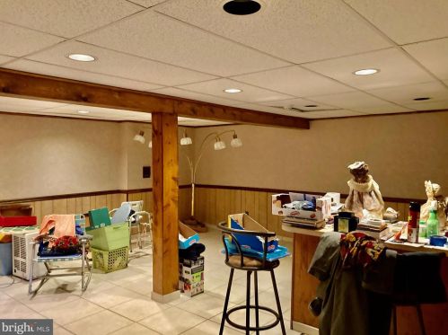 1172 Laurel Ln, Huntingdon Valley PA 19006-3216 exterior