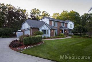 2648 Fox Chase Dr, Troy, MI 48098-2331