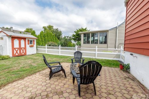 142 Bedford Ave, Iselin NJ 08830-2455 exterior