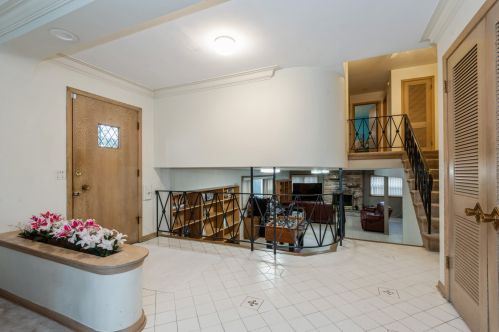 4837 Coyle Ave, Chicago, IL 60712-2421