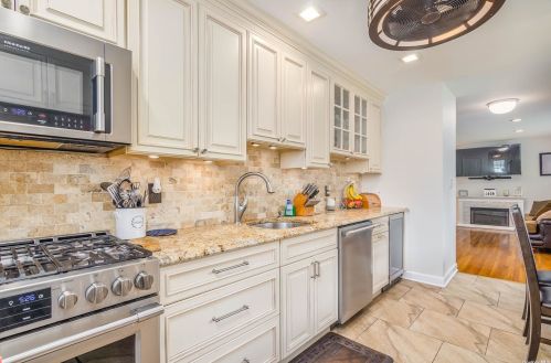 18 Donna Ln, Commack NY 11725-5204 exterior