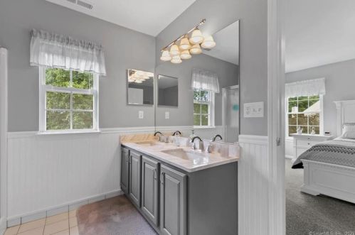 42 Juniper Dr, Milford CT 06461-9118 exterior