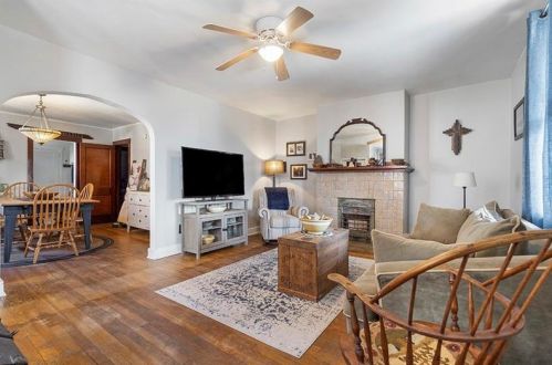 2117 Lloyd Ave, Pittsburgh PA  15218-1712 exterior