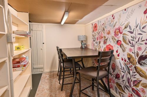 2476 Lefeber Ave, Milwaukee WI 53213-1220 exterior