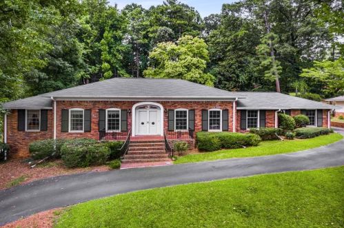 155 Forrest Lake Dr, Atlanta, GA 30327-3335