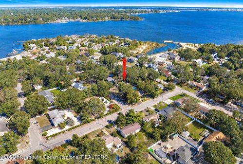 19 Glenwood Dr, Berkeley Township NJ 08721 exterior