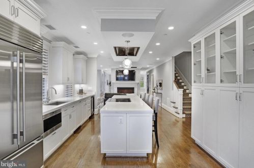 420 3rd St, Washington DC  20003-1930 exterior