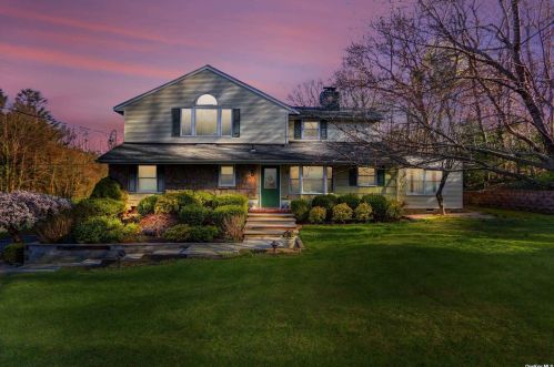 15 Kendrick Ln, Huntington Station, NY 11746-7815