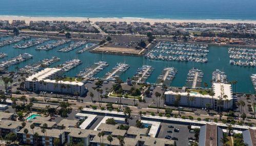 2901 Peninsula Rd, Oxnard CA  93035-4041 exterior