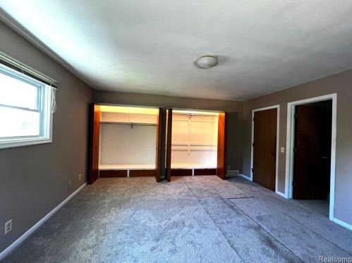 5204 Park Lake Rd, East Lansing MI 48823-3800 exterior