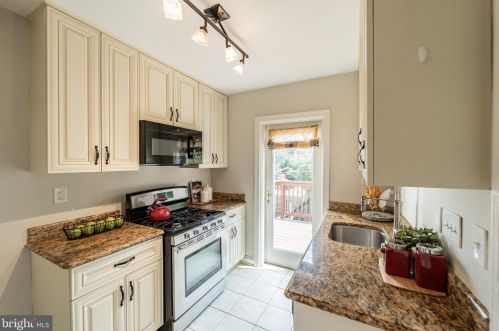 205 Commonwealth Ave, Alexandria VA 22305-2829 exterior