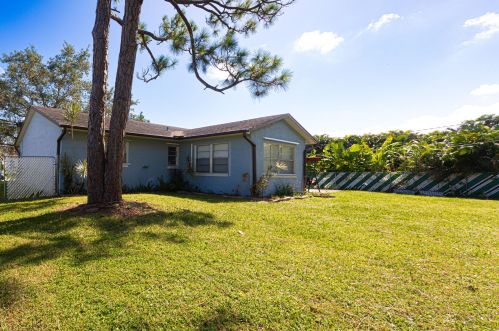 1248 Ladner St, Fort Pierce FL  34983-2571 exterior