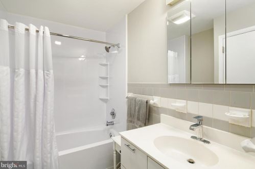 1734 Addison St, Philadelphia PA 19143-1107 exterior