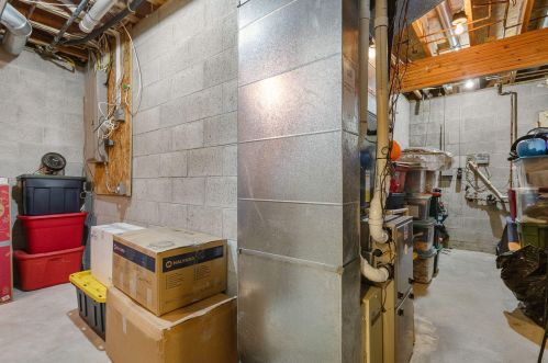 1061 Robinhood Dr, Meskegon MI  49445-2075 exterior