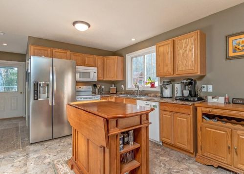 801 Upper Maple St, Killingly CT 06241-2224 exterior