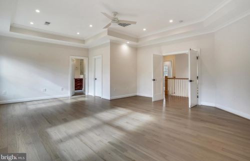 6811 Dillon Ave, Mc Lean VA 22101-4401 exterior