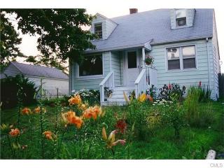 25 Bay Edge Ct, Fairfield, CT 06824-6201
