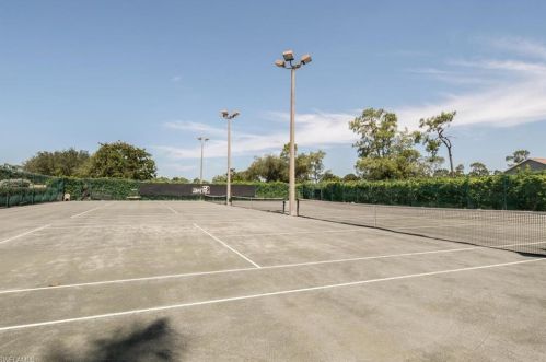 460 Fox Haven Dr, Naples FL 34104-5105 exterior