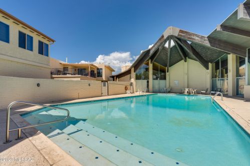 8731 Old Spanish Terrace Dr, Tucson AZ  85710-4072 exterior