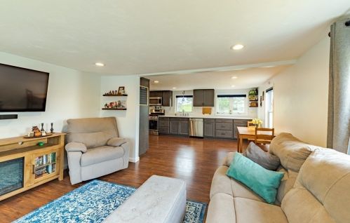 6 Benson St, Worcester MA 01604-3303 exterior