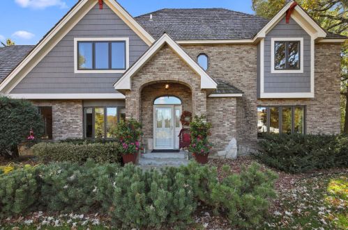 28 Blue Jay Ln, Saint Paul, MN 55127-2015