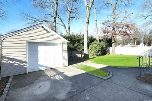 37 Bainbridge Ave, Huntington Station NY 11747-2602 exterior