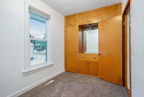 1094 Sanford St, Meskegon MI 49444-1437 exterior