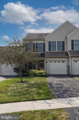 757 Creekside Dr, Hummelstown, PA 17036-7059