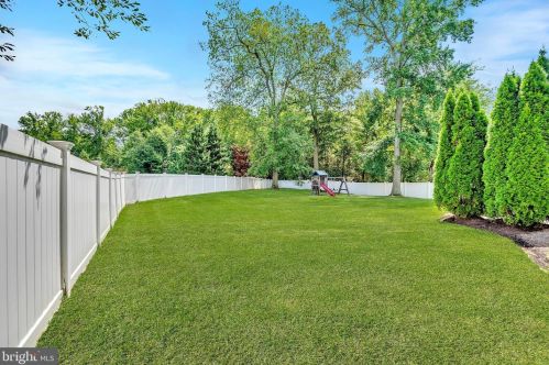 47 Crestwood Dr, Trenton NJ 08690-1936 exterior