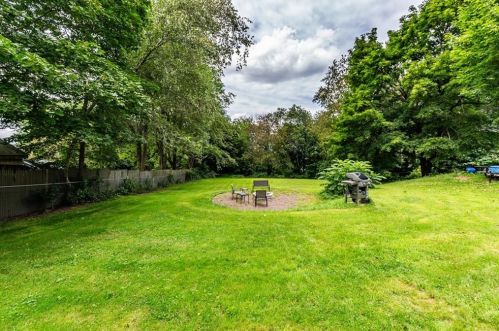 228 Grandview Ave, Woonsocket RI 02895-2752 exterior