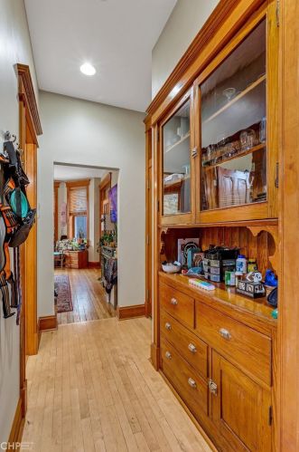 2309 Oakley Ave, Chicago IL 60645-5417 exterior