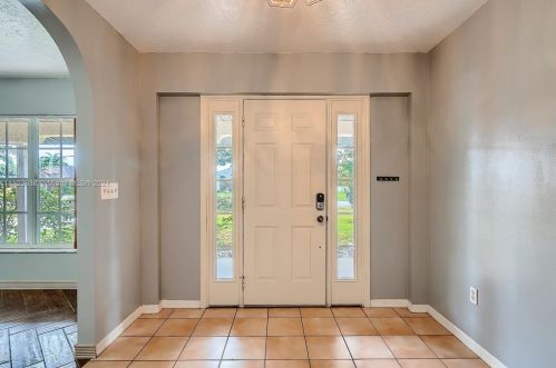 5205 Feather Crk Dr, Fort Pierce FL 34951-2327 exterior