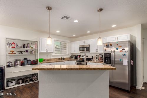 3242 Emile Zola Ave, Phoenix AZ 85032-6331 exterior