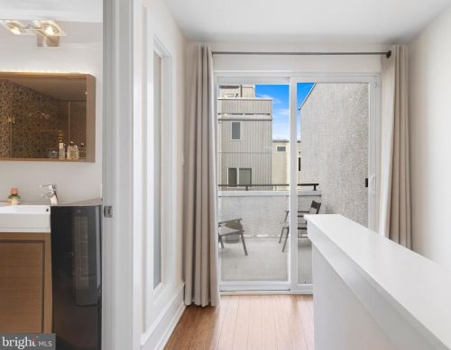 2137 Christian St, Philadelphia PA  19146-1209 exterior