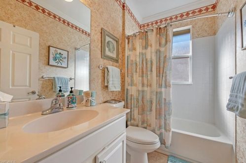 5616 Lago Villaggio Way, Naples FL 34104-5739 exterior