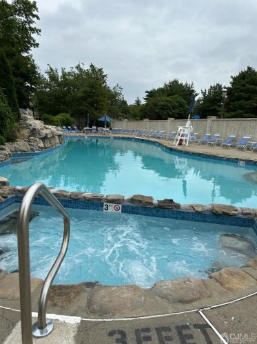 12 Gate House Ln, Edison NJ  08820-4002 exterior