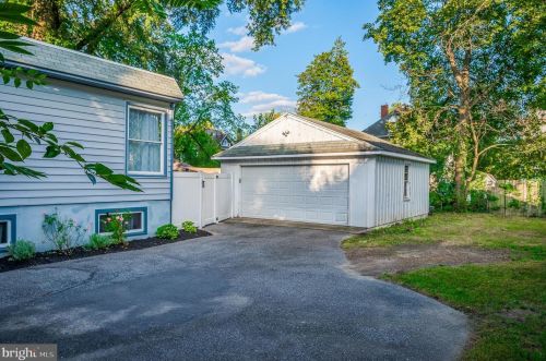 10 Crestmont Ter, Camden, NJ 08108-1326