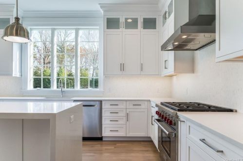 5 Hunter Dr, Armonk NY 10504-1228 exterior