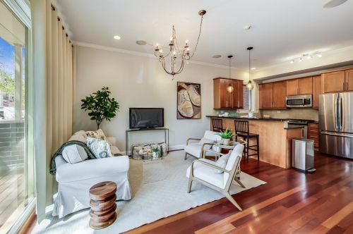 1937 Wilmot Ave, Chicago, IL 60647-4427