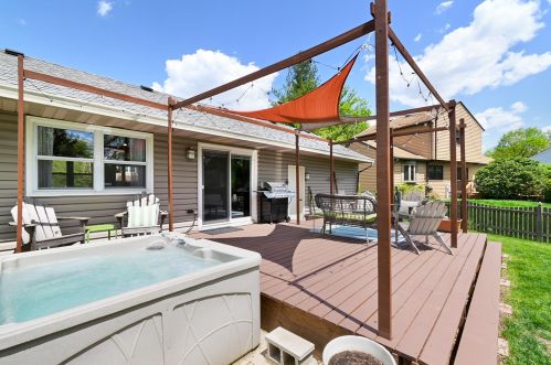 1328 Creighton Ave, Naperville IL 60565-2901 exterior