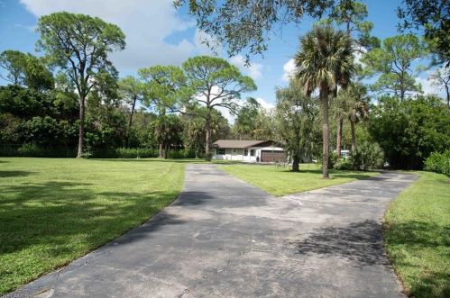 5975 Grn Blvd, Naples FL 34116-4827 exterior