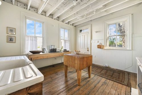 1426 Chateau St, Pittsburgh PA 15233-1242 exterior