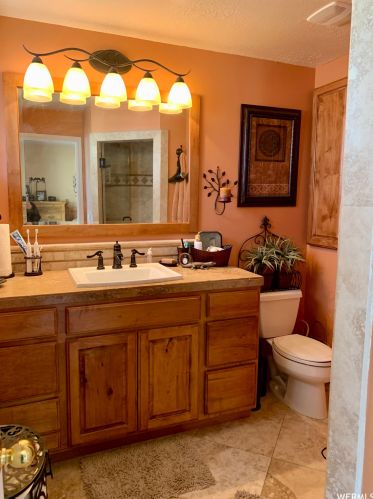 8672 Aspen Way, Sandy UT 84093-1827 exterior