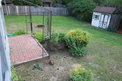 50 Tamarack Dr, Springfield MA 01129-1930 exterior