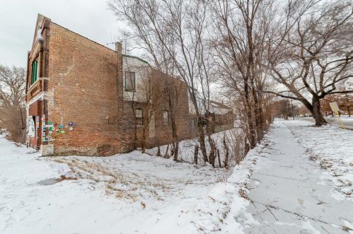 9002 Mackinaw Ave, Chicago IL 60617-4437 exterior