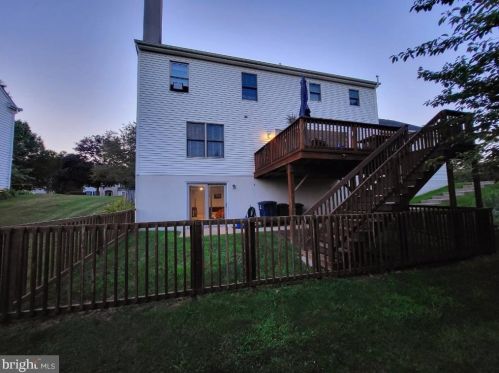 1121 Sunwood Ln, Lancaster PA  17601-7104 exterior