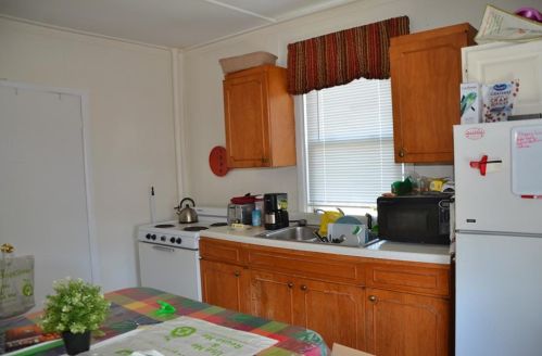 90 Gibbs Ave, Middletown RI 02840-2239 exterior