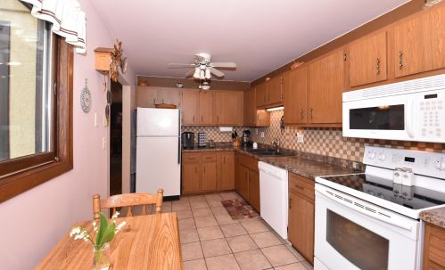 5266 Somerset Ln, Milwaukee WI 53221-3223 exterior