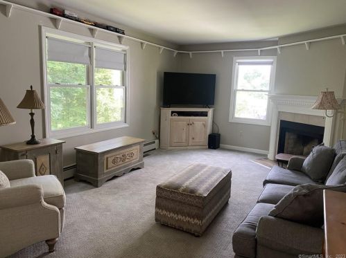 38 Nicole Dr, Milford CT 06460-6969 exterior