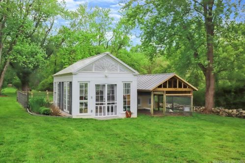 200 Bedford Rd, Greenwich CT 06831-2537 exterior